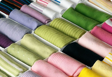 أهم اتجاهات الجوارب في عام 2025: أنماط الألوان والمواد